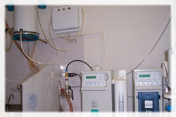 Подготовка воды: дистиллятор и  система очистки воды Millipore.